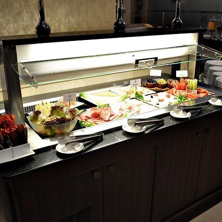 Premier Palace Spa Hotel Bucureşti Eksteriør bilde A salad bar