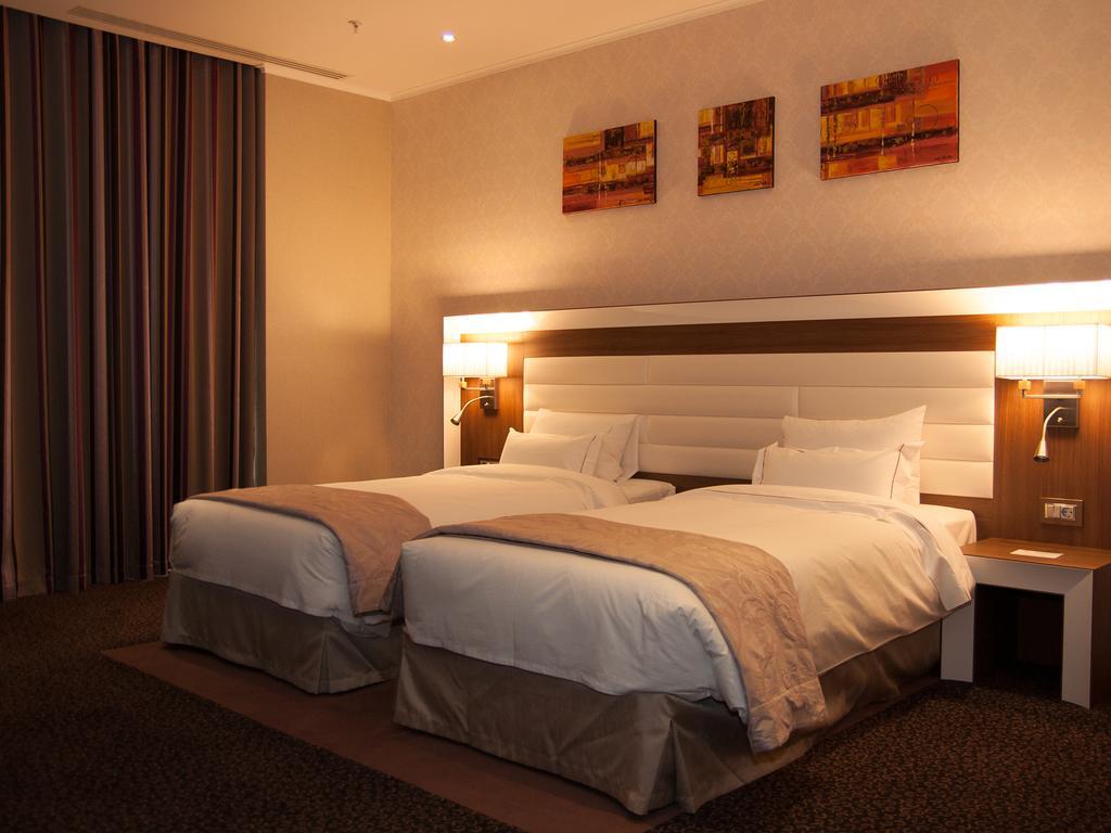 Premier Palace Spa Hotel Bucureşti Eksteriør bilde A room at the hotel