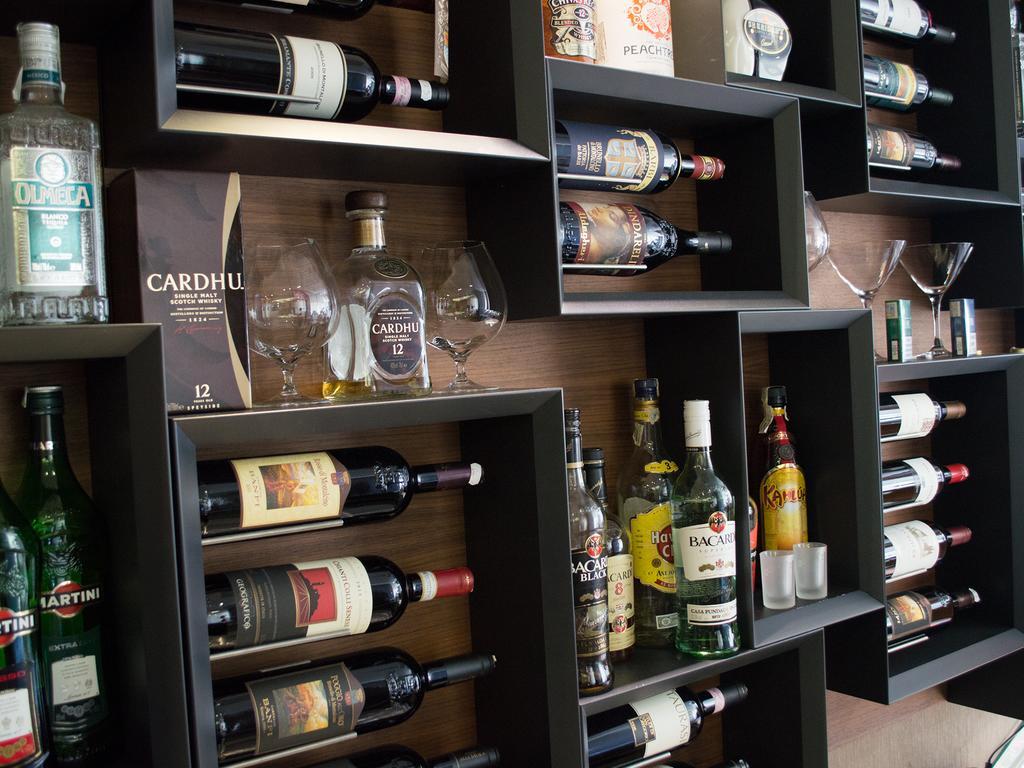 Premier Palace Spa Hotel Bucureşti Eksteriør bilde A wine rack