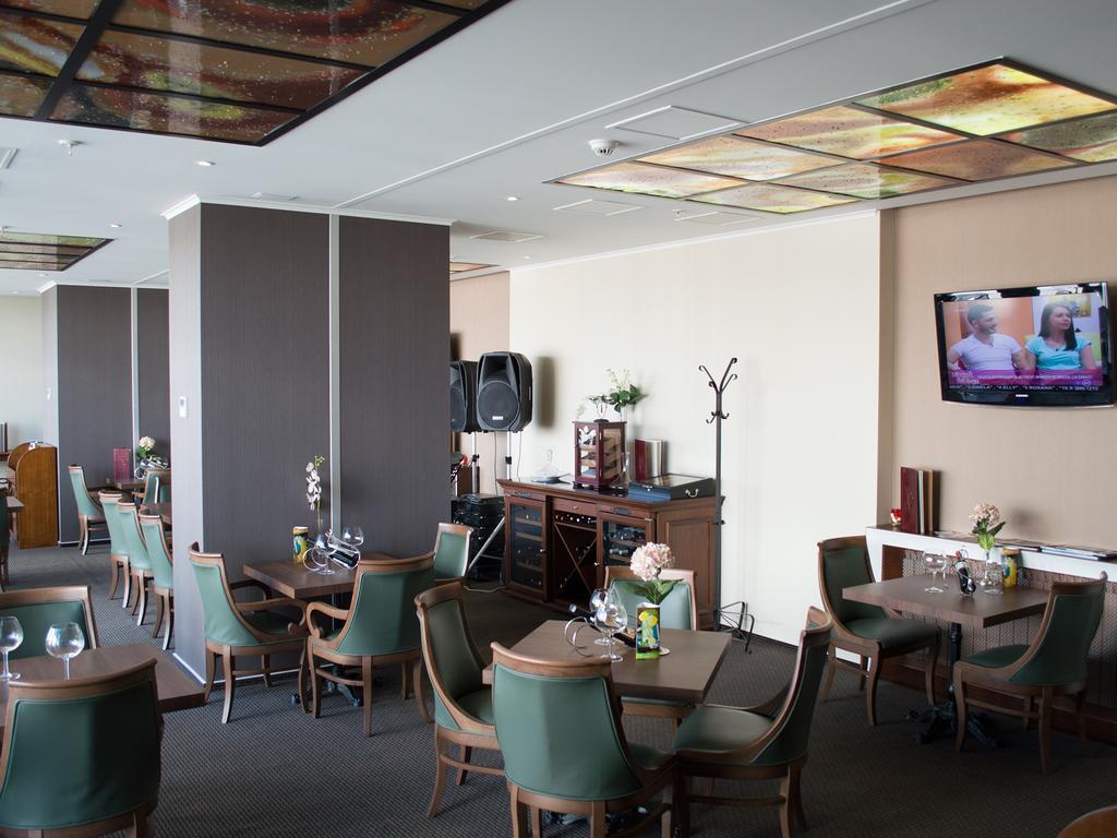 Premier Palace Spa Hotel Bucureşti Eksteriør bilde The lounge at the airport