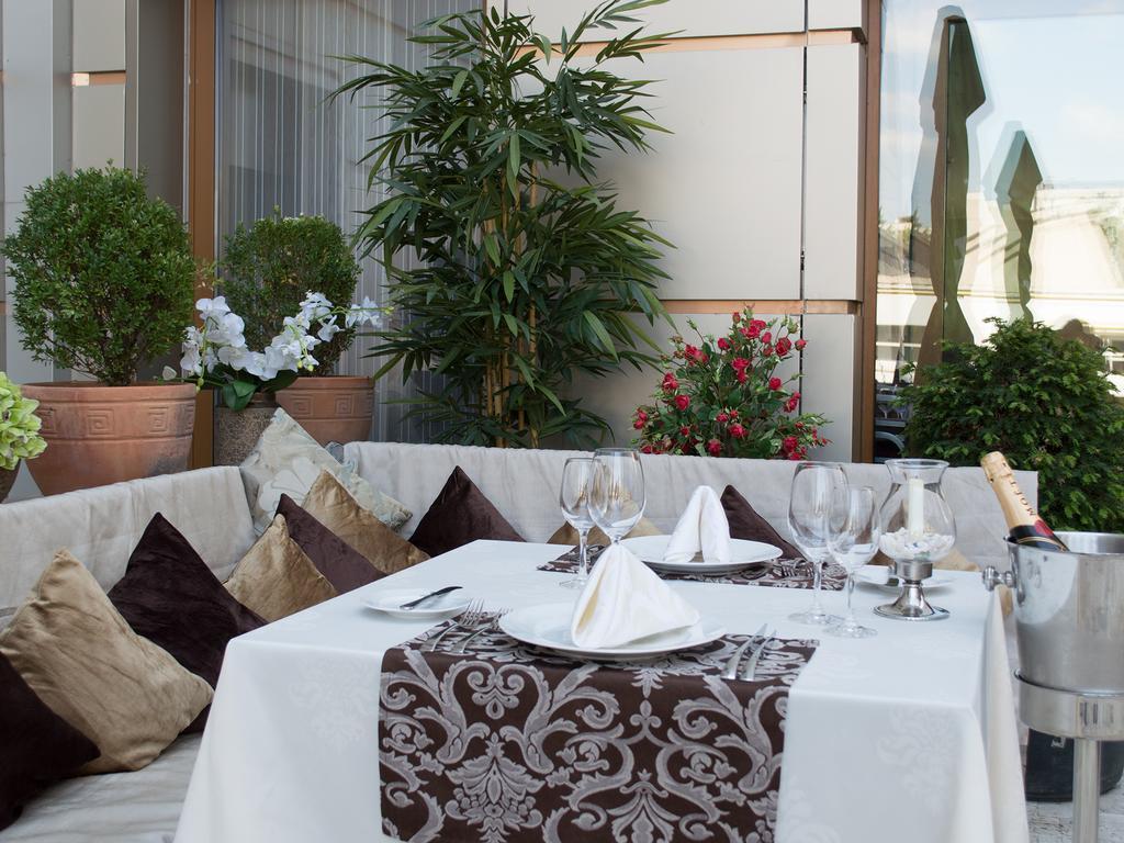 Premier Palace Spa Hotel Bucureşti Eksteriør bilde A table runner