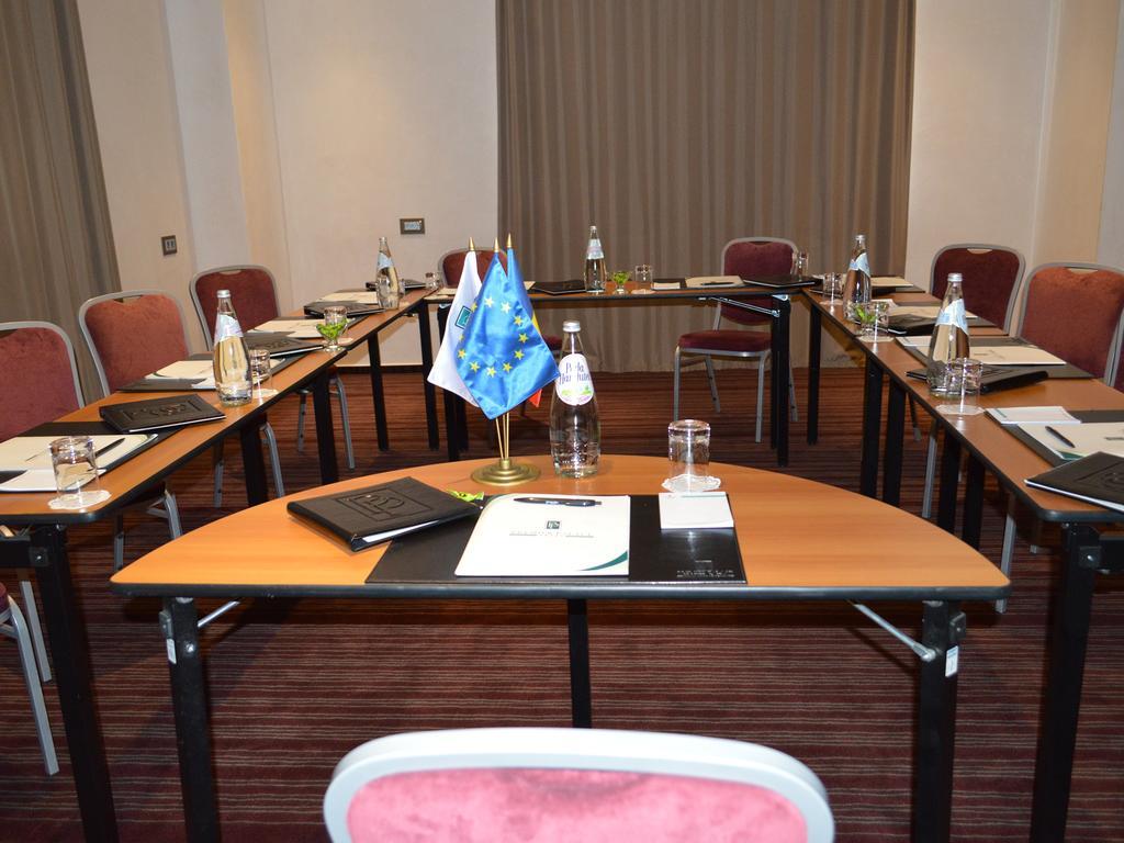 Premier Palace Spa Hotel Bucureşti Eksteriør bilde A meeting room at the European University Barcelona