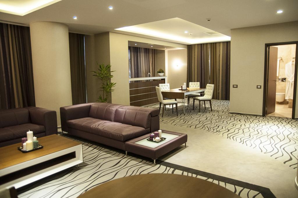 Premier Palace Spa Hotel Bucureşti Eksteriør bilde A suite at the hotel