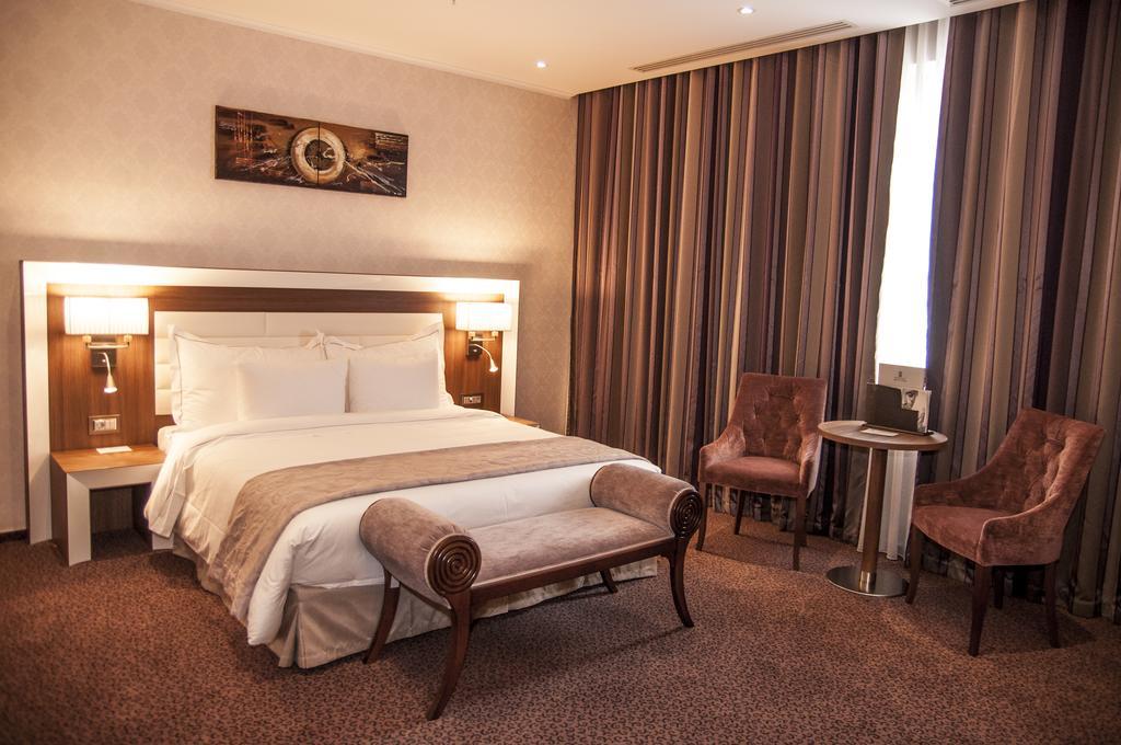 Premier Palace Spa Hotel Bucureşti Eksteriør bilde A room at the hotel