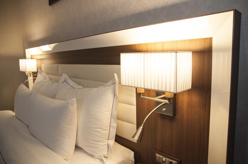 Premier Palace Spa Hotel Bucureşti Eksteriør bilde Wall mounted reading lights
