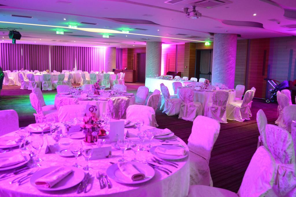 Premier Palace Spa Hotel Bucureşti Eksteriør bilde The ballroom at the Hilton London Heathrow