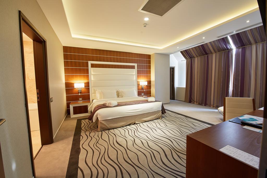Premier Palace Spa Hotel Bucureşti Eksteriør bilde A bedroom at the hotel