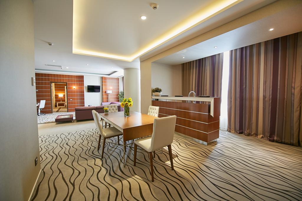 Premier Palace Spa Hotel Bucureşti Eksteriør bilde A suite at the hotel