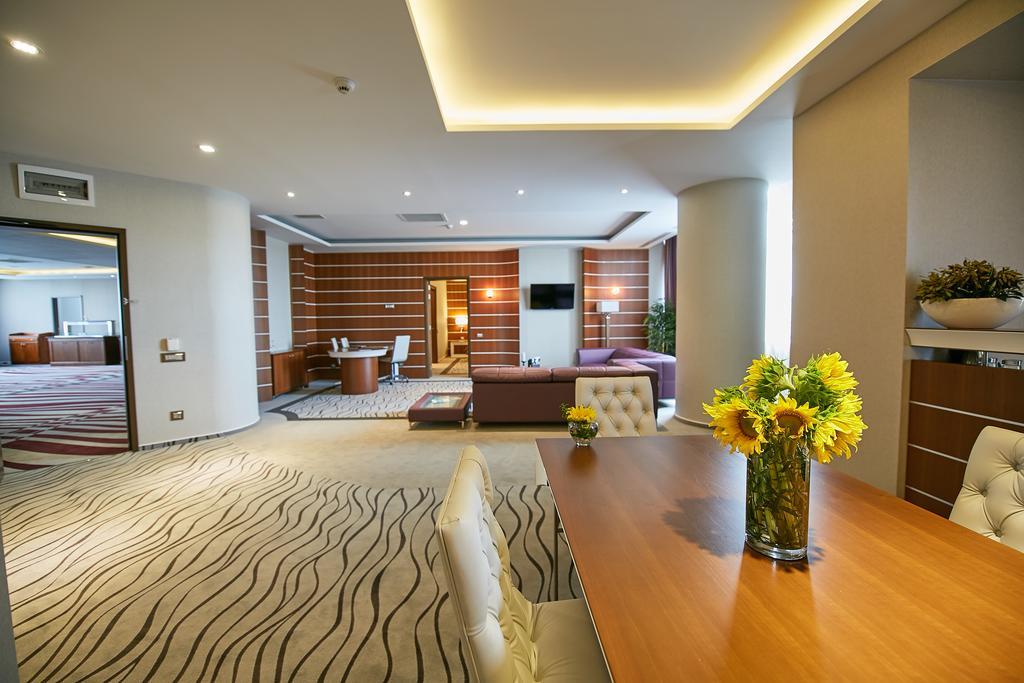 Premier Palace Spa Hotel Bucureşti Eksteriør bilde A suite at the hotel