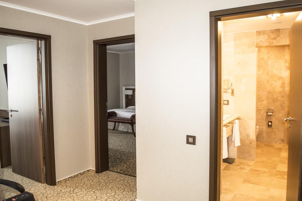 Premier Palace Spa Hotel Bucureşti Eksteriør bilde Interior of a suite