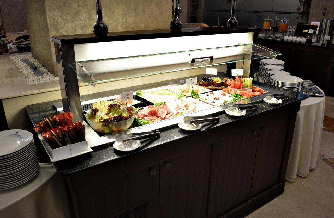 Premier Palace Spa Hotel Bucureşti Eksteriør bilde A salad bar